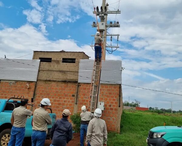 Constatan hurto de energía eléctrica en presunto local de criptominerías - ABC en el Este - ABC Color