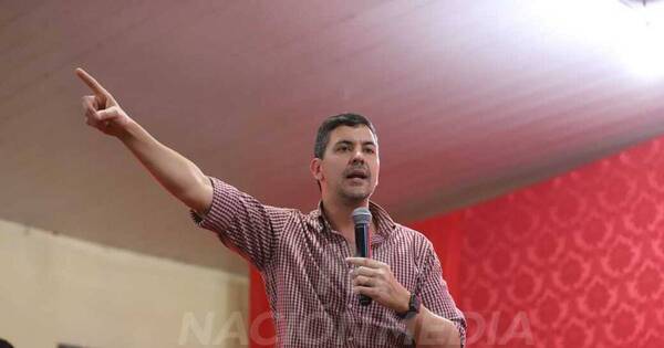 La Nación / Peña visitó comunidad indígena de Paso Cadena y prometió continuar obras del expresidente Cartes
