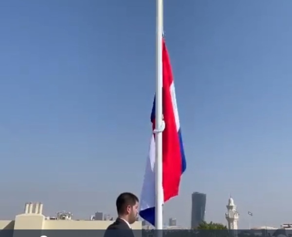 Izan bandera paraguaya en EAU en proceso de instalación de la primera embajada - ADN Digital