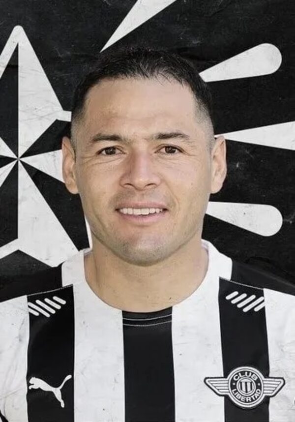 Solo 153 minutos en 17 encuentros de Aguilar en Libertad - Fútbol - ABC Color