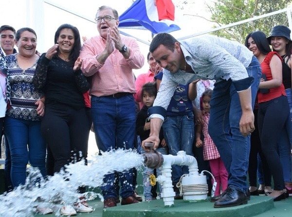 Familias de Ybycuí acceden a agua potable mediante inversión a través de la EBY