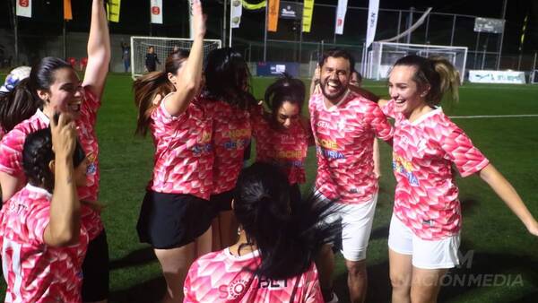 Crónica / (GALERÍA) Partido purete por los 500 programas de "Noche de furia"