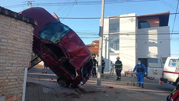 Aparatoso accidente en el barrio San Vicente deja un herido - Unicanal