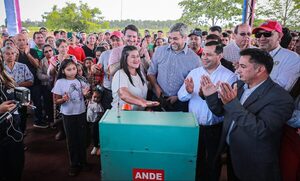 En medio de grandes inversiones estratégicas, 350 familias inauguran servicio eléctrico en el este - .::Agencia IP::.