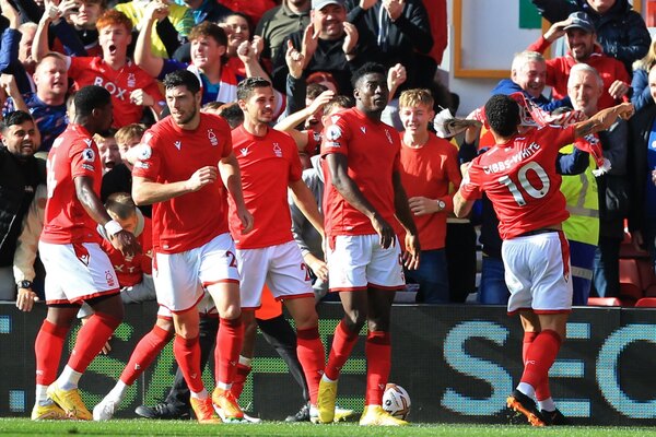 Nottingham Forest sorprende, derrota al Liverpool y sale del fondo