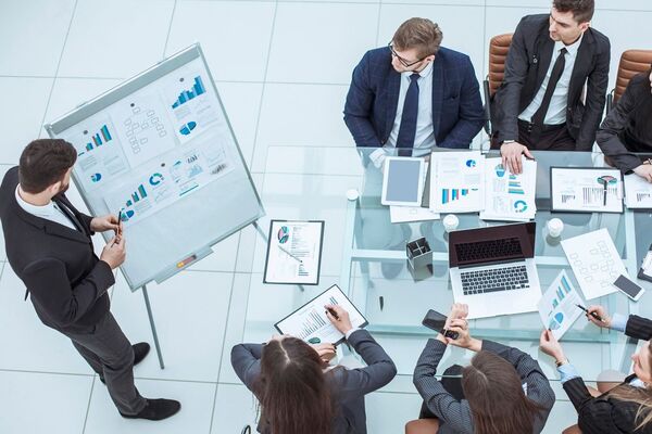 Empresas financieras enfrentan el impacto de la caída económica y la inflación - MarketData
