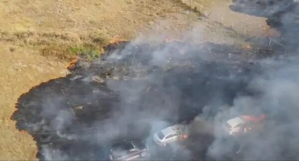 Liga Carapegüeña de Fútbol rechaza indemnización por incendio de vehículos en Estadio Municipal - Nacionales - ABC Color