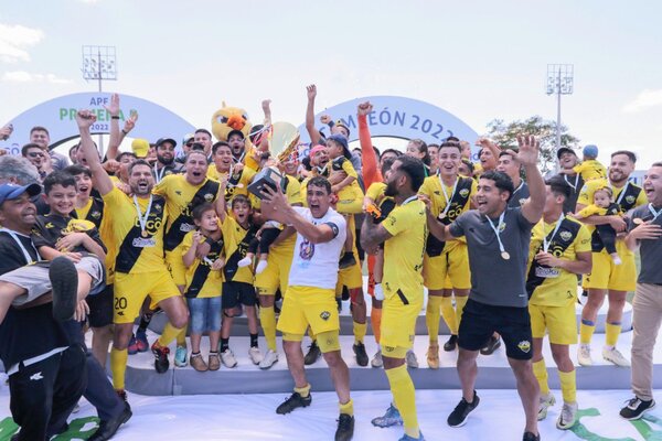 Recoleta, ascendido a Intermedia, recibió la copa de campeón de la Primera B - .::Agencia IP::.