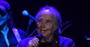 La Nación / Serrat se despide de México en un concierto ante decenas de miles de personas