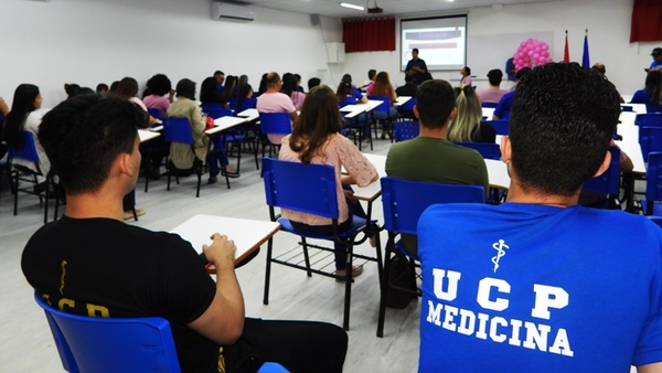 Charla Magistral sobre: “prevención, detección y tratamiento del mamá en UCP