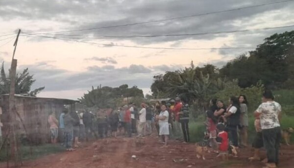 Vecinos destruyeron la casa de un supuesto microtraficante - Noticiero Paraguay