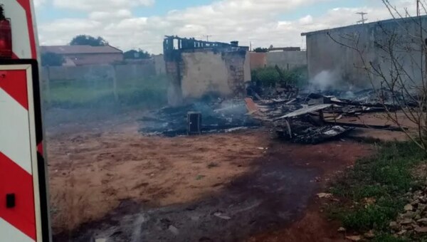 Prendió fuego a la casa de su amigo de tragos tras una discusión - Noticiero Paraguay
