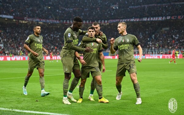 AC Milan se une al Nápoli en la cima de la Serie A tras ganar al Monza de Berlusconi