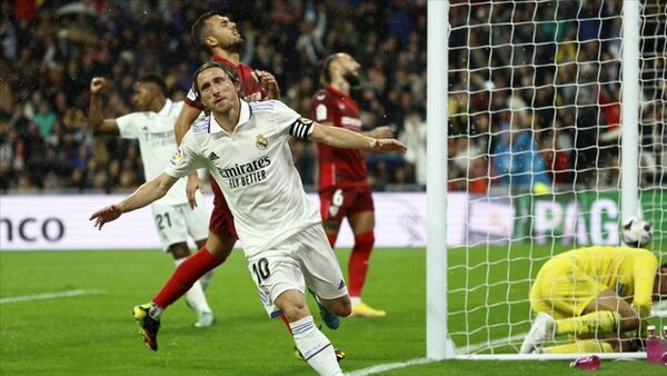 Real Madrid doblega a un duro Sevilla en el Barnabéu