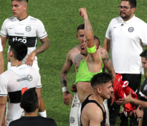 Gracias al “Capi” Olimpia es puntero del Clausura - Informatepy.com