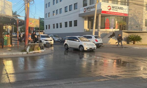 Cloacas abiertas de @EssapSA hediondean Barrio Jara y alrededores