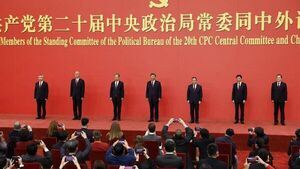 Xi presenta a la nueva cúpula china, en la que sus fieles copan todo