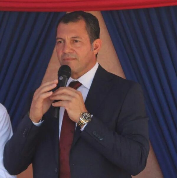 Escrache a gobernador de San Pedro durante inauguración de baños - Política - ABC Color