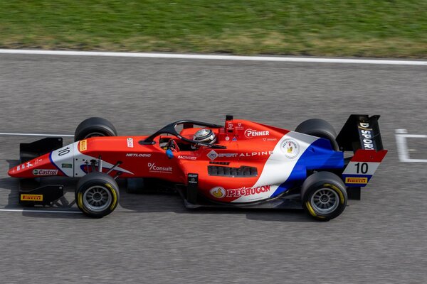Diario HOY | Duerksen finaliza su primera temporada en la F3 con sensaciones positivas
