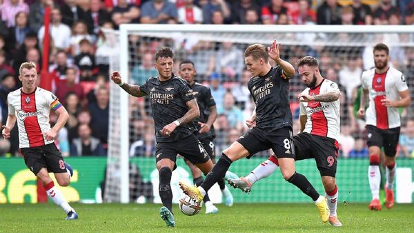 Southampton baja al Arsenal a la tierra