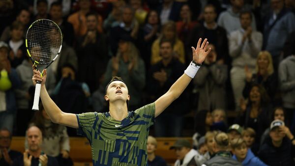 Rune tumba a Tsitsipas y conquista Estocolmo