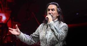 La Nación / Marco Antonio Solís deslumbró la noche con música, baile y romanticismo