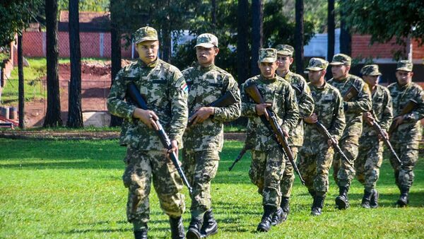 Los que tengan tatuajes visibles, nambi chalái y bótox no podrán ser militares