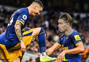 Almirón es tendencia en Inglaterra y todas las burlas apuntan de nuevo a Grealish