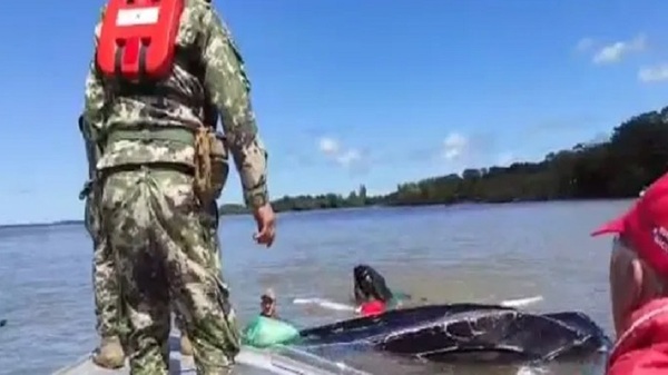 Embarcación volcó en el río Paraná - Paraguaype.com