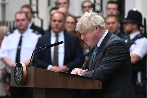 Johnson anuncia que no se presenta al liderazgo “tory” y el Gobierno - Mundo - ABC Color