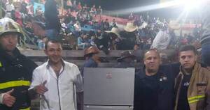 La Nación / Noble gesto de payaso que regaló heladera a bomberos