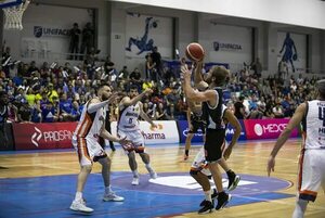 Baloncesto: Unifacisa gana y asesta duro golpe a San José - Polideportivo - ABC Color