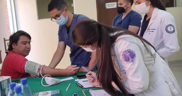 La Nación / Médicos detectan vecinos de Tacumbú que ignoraban que padecían diabetes e hipertensión