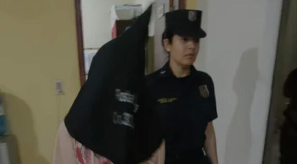 Cae una joven por muerte de su padrastro, asesinado a martillazos