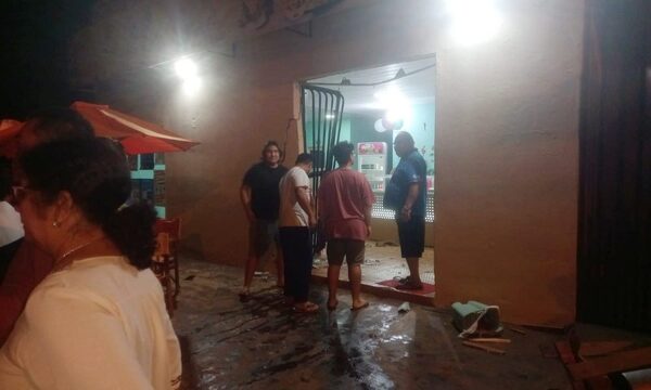 Septuagenario sufre preinfarto al mando de su automóvil y termina chocando contra heladería – Diario TNPRESS