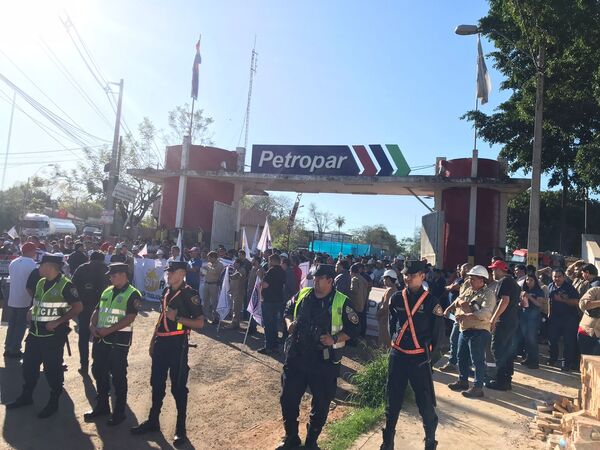 Diario HOY | Sindicato de Petropar cierra planta de Villa Elisa