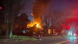 Dos muertos al estrellarse una avioneta contra un edificio en Estados Unidos