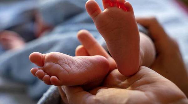 Imputan a madre que mató a su bebé de 15 puñaladas con una tijera - Noticiero Paraguay