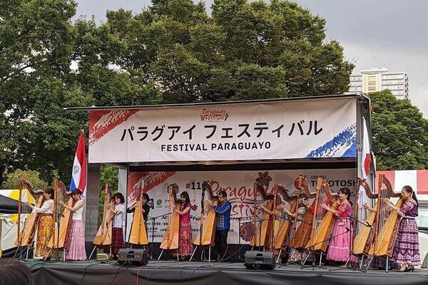Asesoramiento jurídico y sobre empleos en la mayor fiesta paraguaya en Tokio