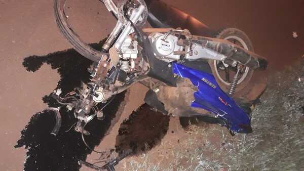Motociclista en grave estado luego de colisionar con un vehículo sobre la Ruta PY05 - Radio Imperio