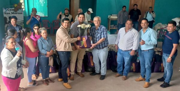 La UGP entrega de semillas de maíz del proyecto Avatiky