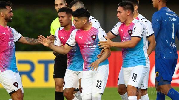 Crónica / [VIDEO] El llamativo "festejo" de Claudio Aquino tras su gol a los 90' contra Guaraní