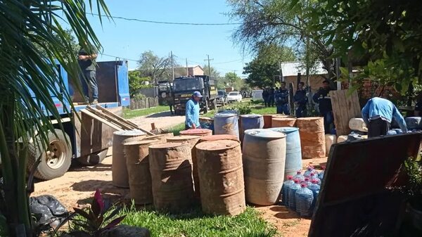 Incautan 4.500 litros de combustible y detienen a una mujer en Presidente Hayes - Policiales - ABC Color