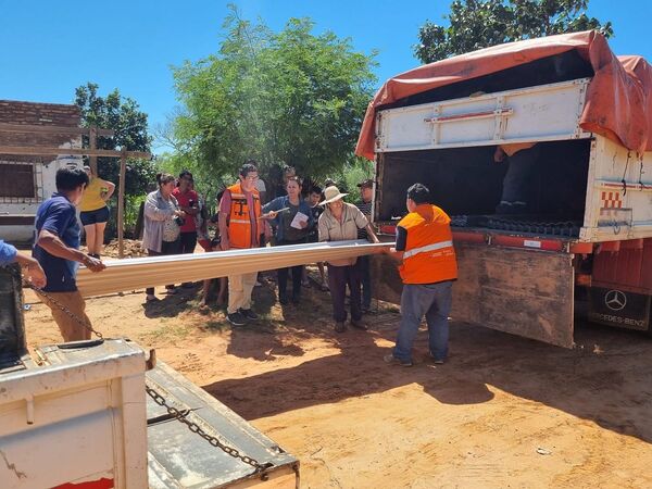 SEN brinda asistencia a comunidades afectadas por el temporal pasado