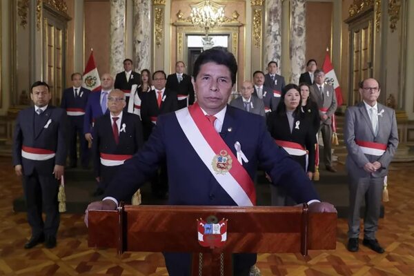 Archivan denuncia de Castillo contra policía que allanó Palacio de Gobierno - Mundo - ABC Color