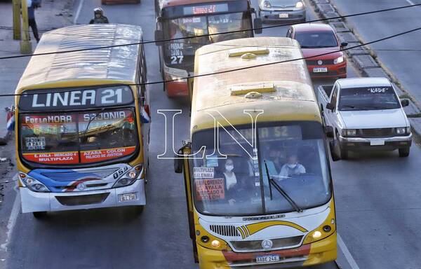 Diario HOY | Gobierno reajusta subsidio a transportistas: precio para el usuario queda igual