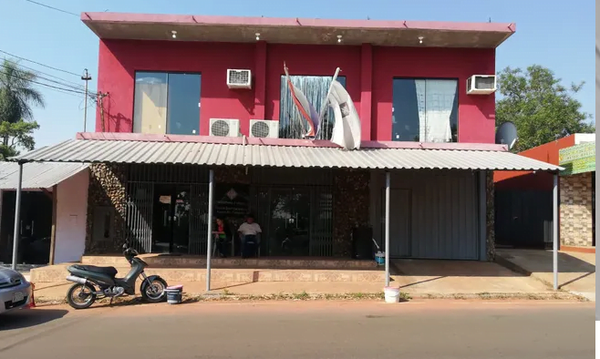 Mujer entró a un motel con su hijito de 3 años y tres hombres borrachos - Noticiero Paraguay