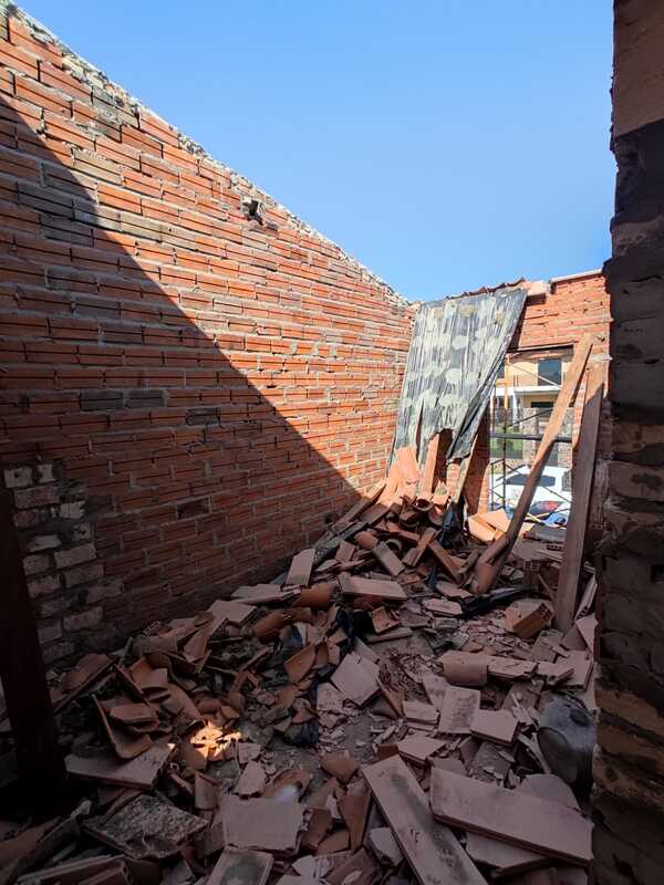 Derrumbe en construcción de vivienda con cuatro heridos leves | 1000 Noticias