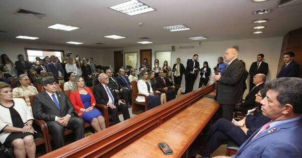 La Nación / Juraron 16 magistrados que estarán en distintas circunscripciones judiciales del país