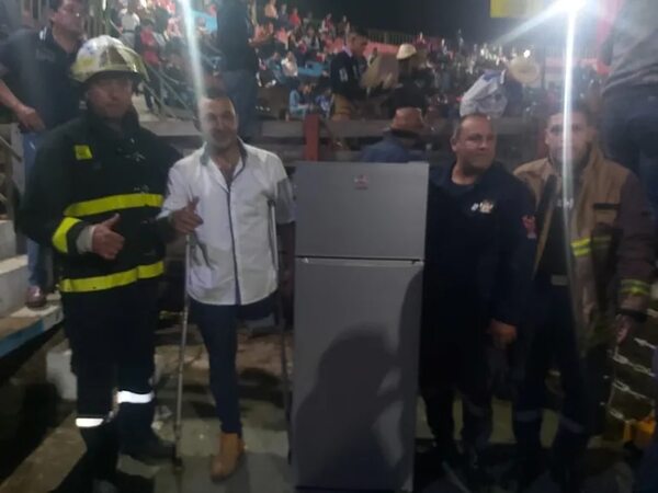 Un solidario “Payaso muletita” ganó una heladera y donó a los bomberos de Carayaó - Nacionales - ABC Color